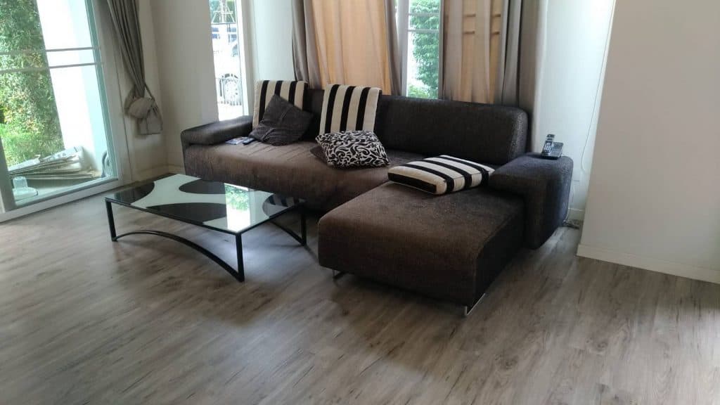 เลือกกระเบื้องอย่างไร กันความลื่น เพื่อความปลอดภัยของคนในบ้าน