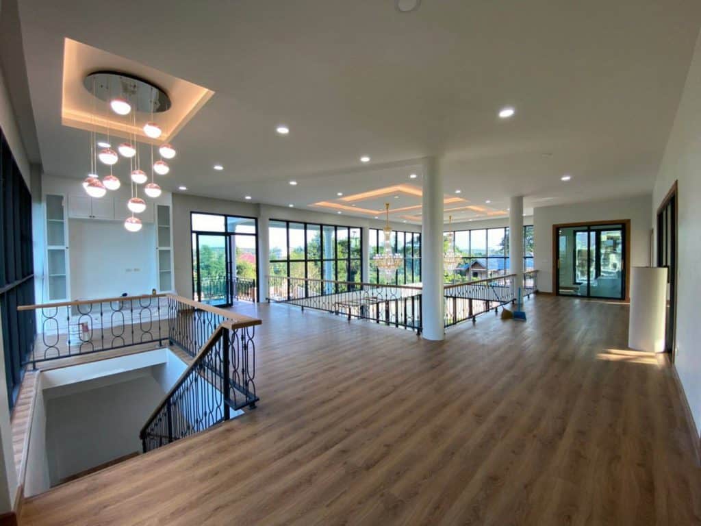 6 ขั้นตอน วิธีปูกระเบื้องยางด้วยตัวเอง แบบมืออาชีพ มีวิธีการปูกระเบื้องยางอย่างไร