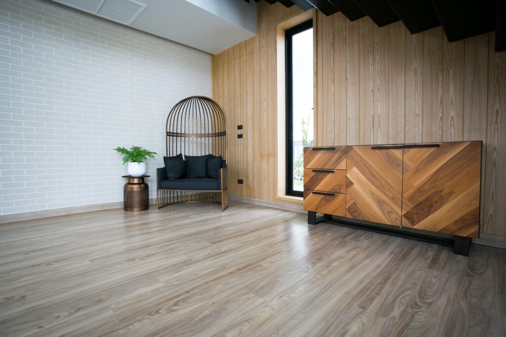 กระเบื้องยางมีทั้งหมดกี่แบบ ต่างกันอย่างไร