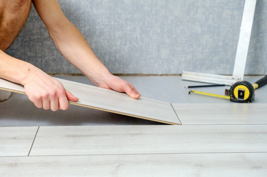 พื้นกระเบื้องยาง “เสียงดัง” แก้ยังไง